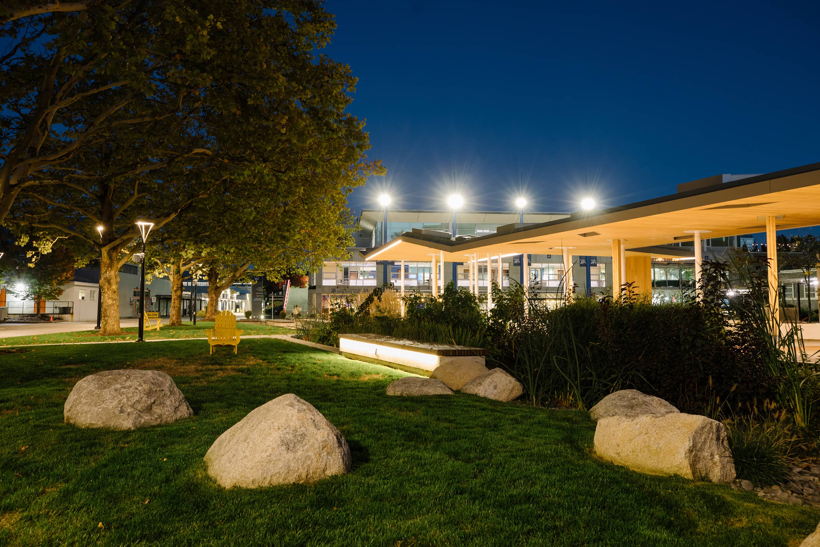 bbp bcit beedie plaza exterior back